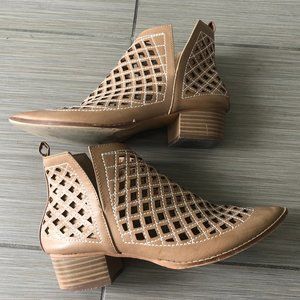 Cape Robbin Laser Cut Out Booties boot sz 8